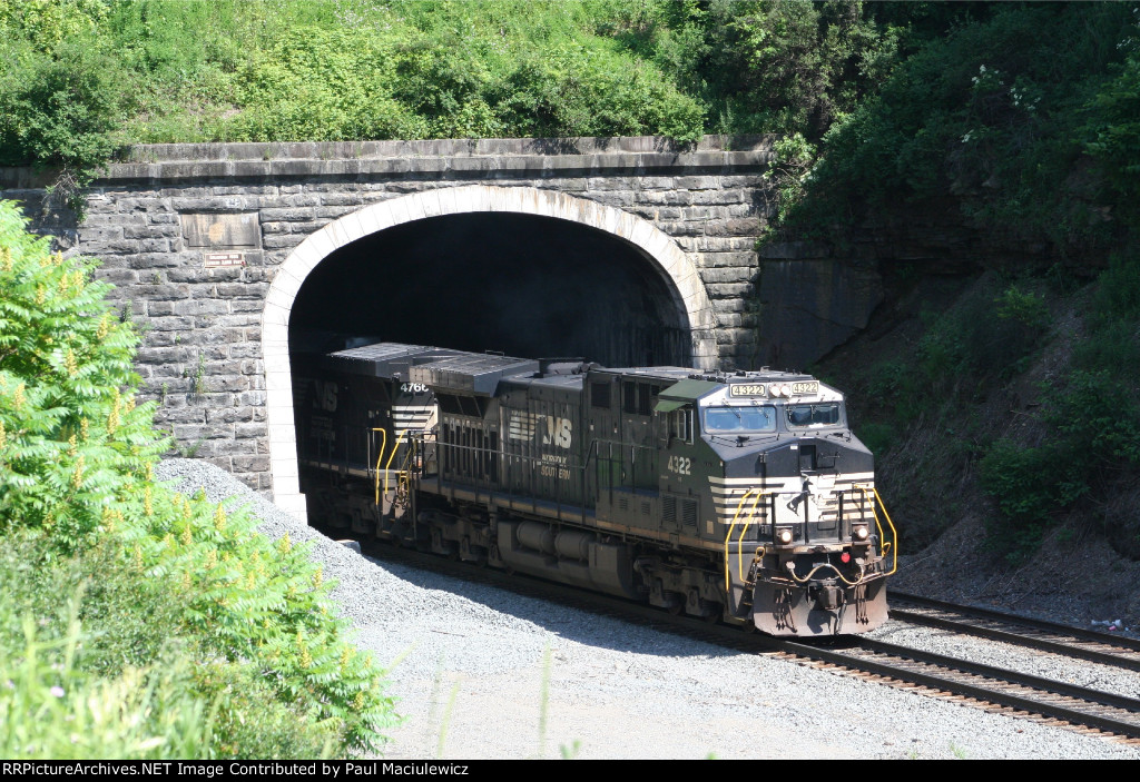 WB NS 4322 Exiting Gallitzin Tunnel